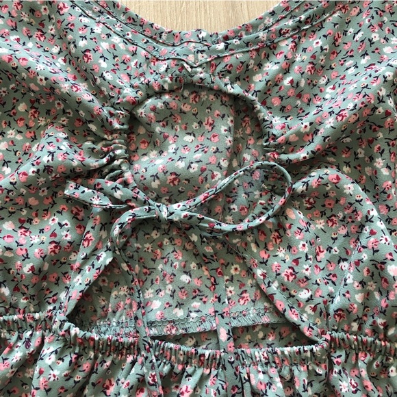 Sienna Sky Off the Shoulder Floral Cut Out Back Top in Grey Size S - Picture 4 of 9